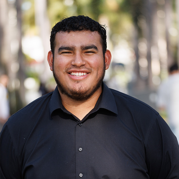 Headshot of Victor Caceres