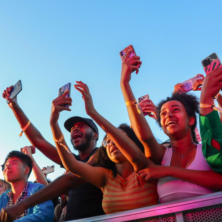 Students cheer listening to a fall concert on Sunken Garden at LMU.